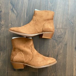 Comfortview Women's The Lacy Bootie size 8M New in Box. Cognac color